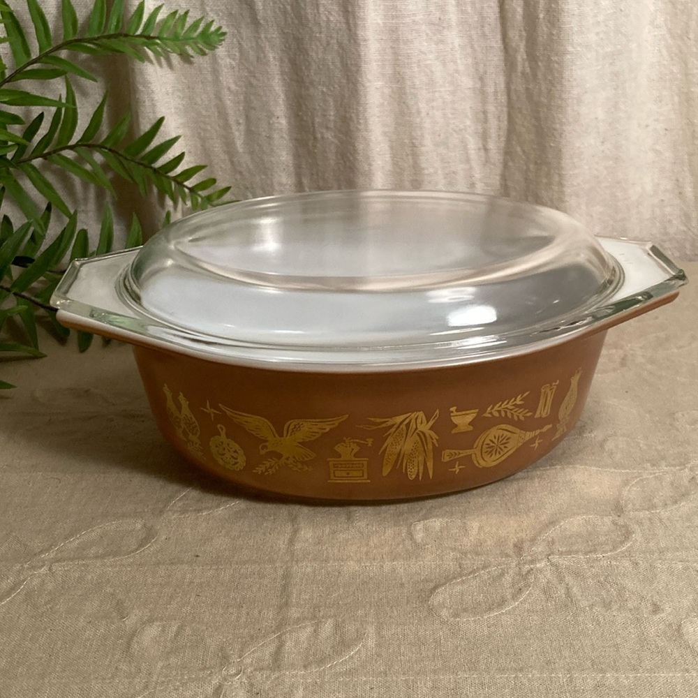 Vintage Pyrex Early American 1 1/2 Quart Casserole With Lid - Picture 3 of 15